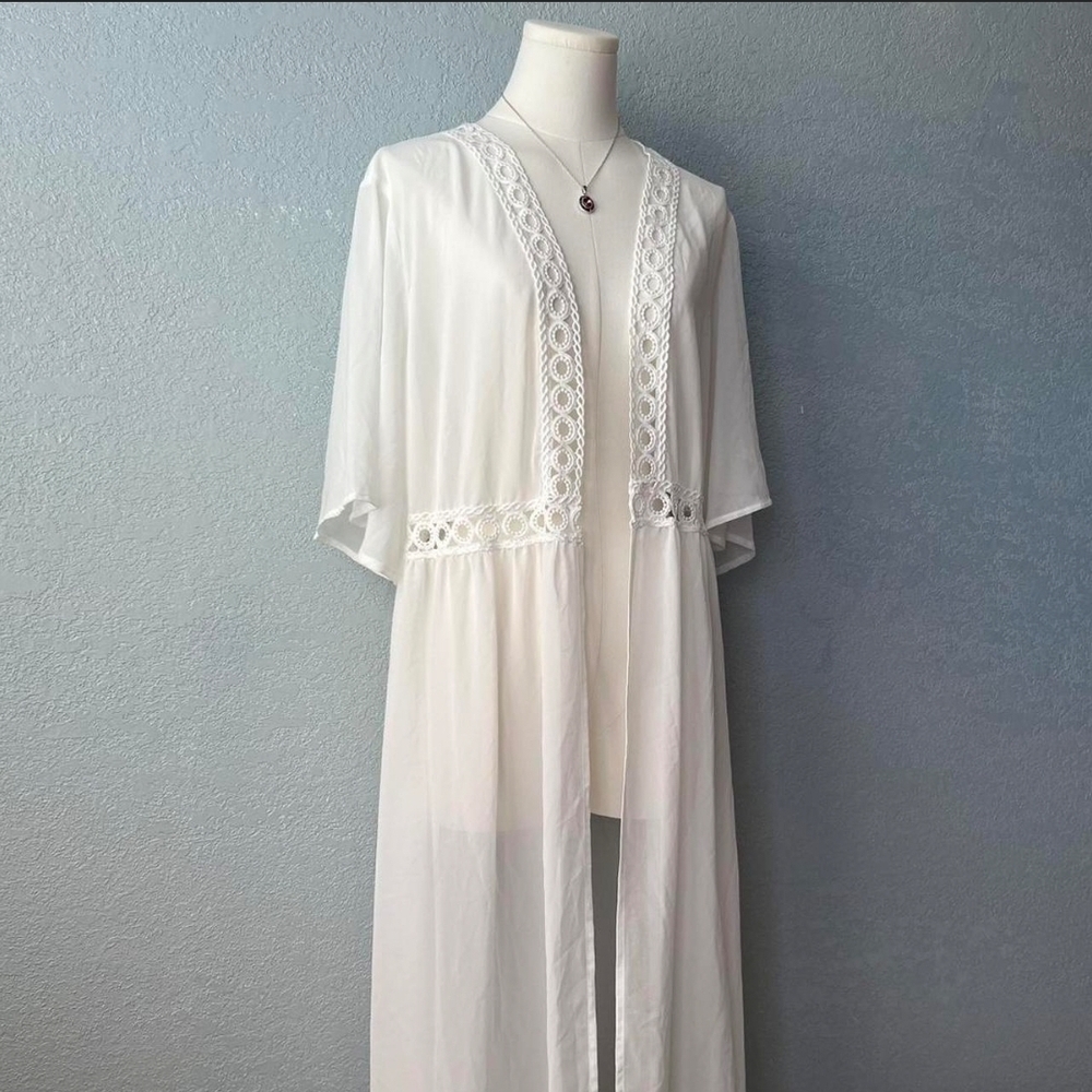 Elegant White Lace Kimono Cardigan